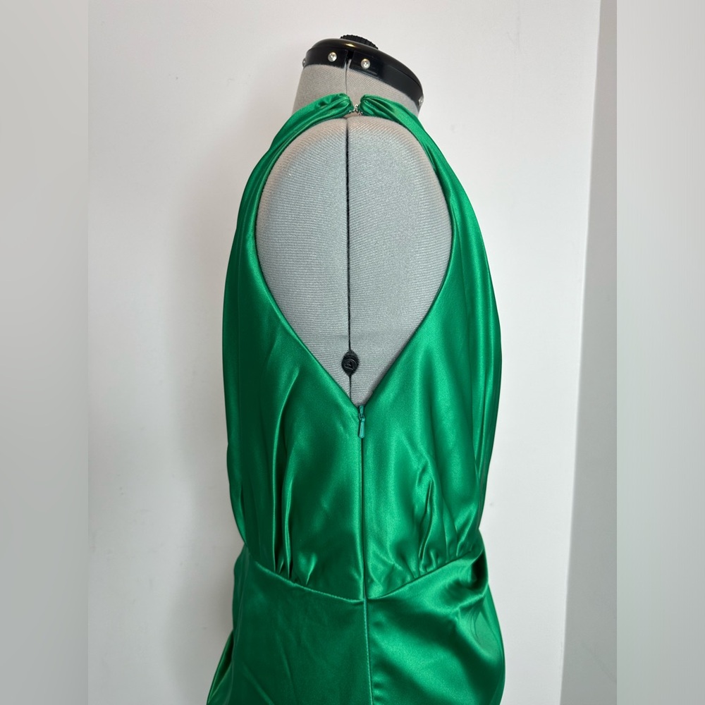 Elegant Green One-Shoulder Dress - Picture 9 of 15
